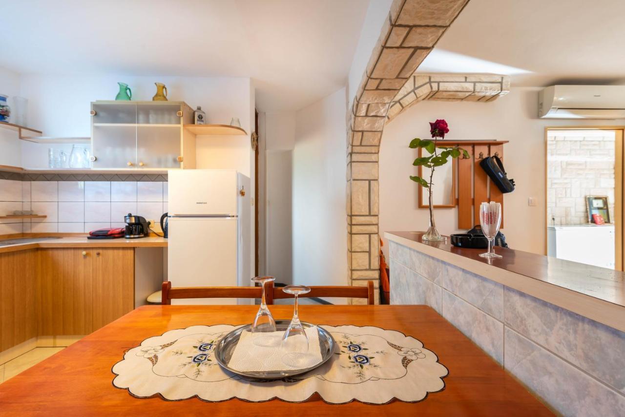 Nostress Apartment Pula Extérieur photo