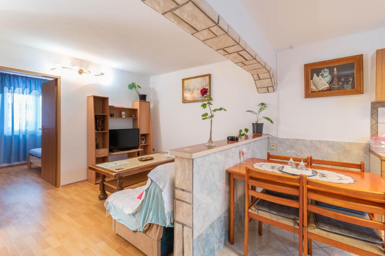 Nostress Apartment Pula Extérieur photo